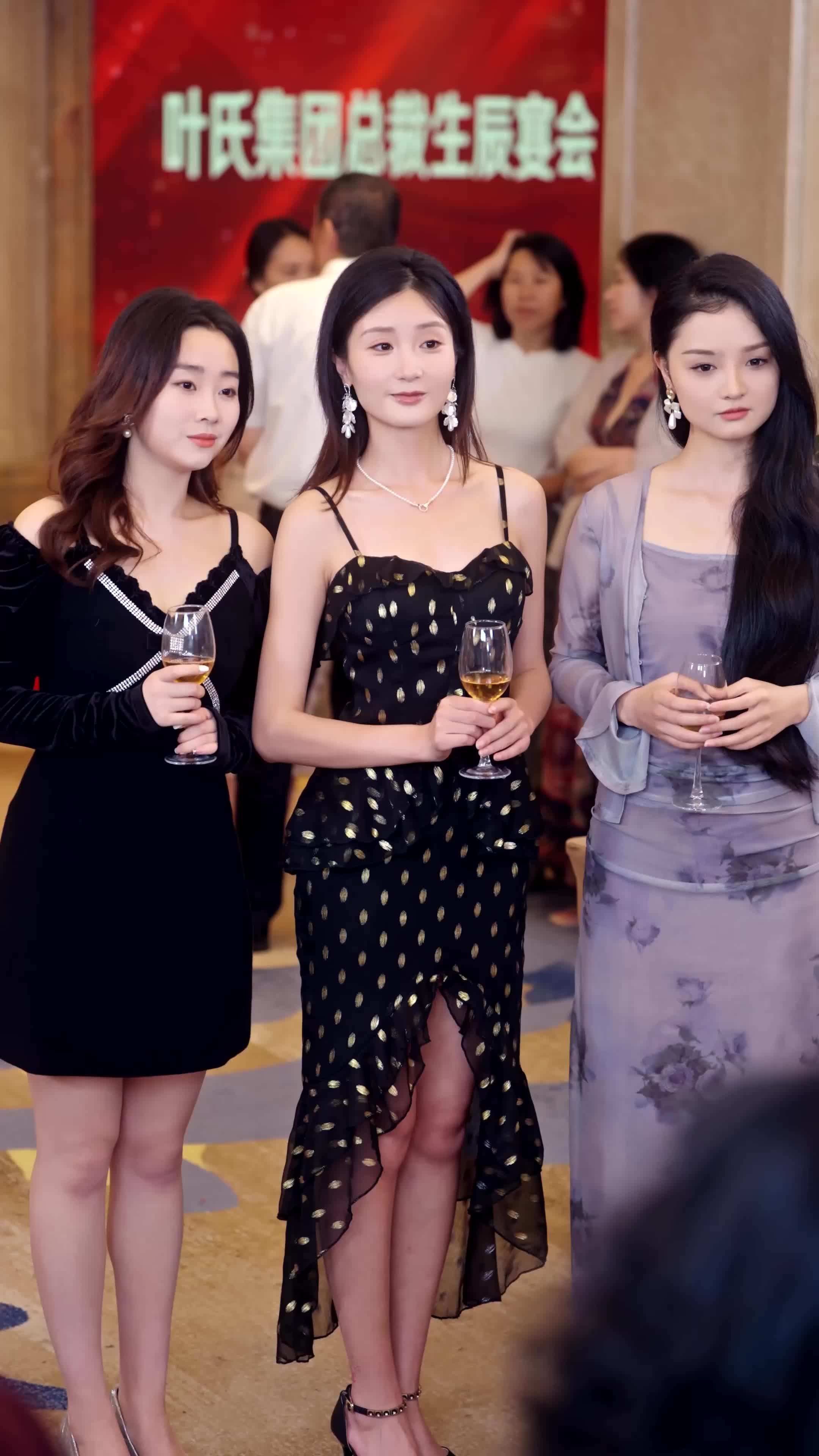 الحلقة 36 - الزوج الصغير العاشق يحبني بجنون